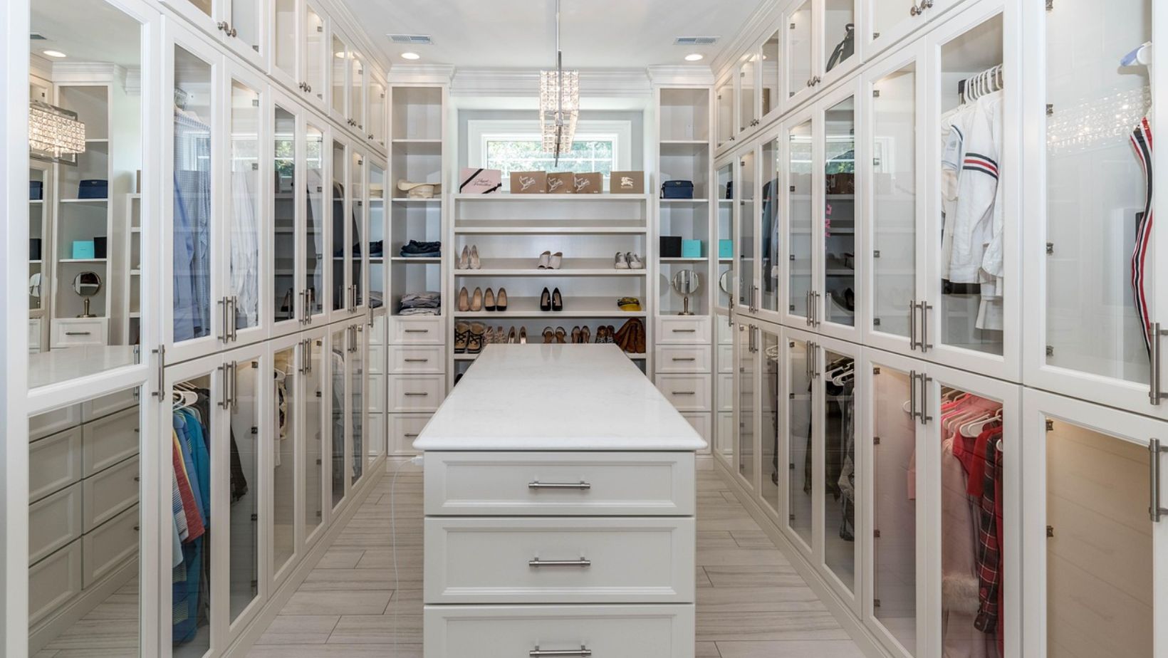 Luxury Custom Closets: Elevate Your Home Organization - Agendacoverlife