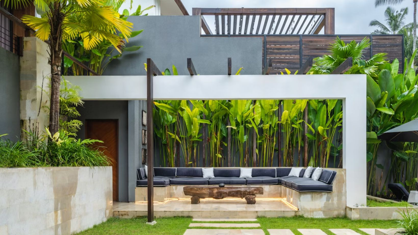 Innovative Pergola Designs for Modern Outdoor Living Spaces ...